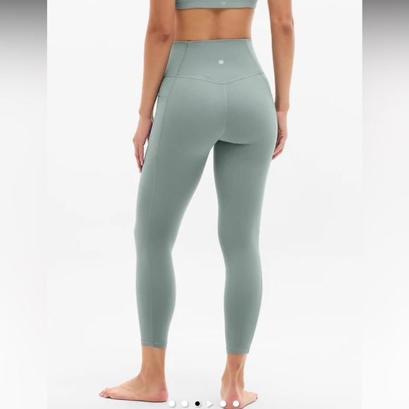 ✨ ATHLETA 7/8 SALUTATION STASH LEGGINGS ✨ - Picture 2 of 4